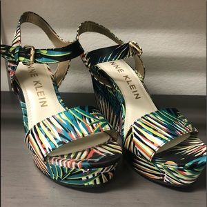 Anne Klein Tropical Wedge Sandals 8
